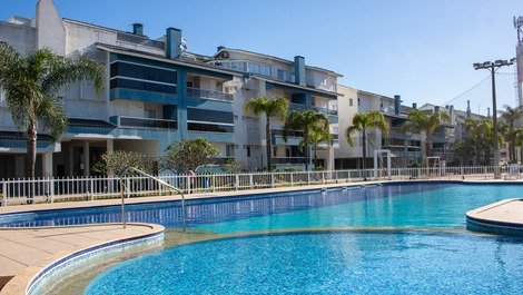 Apartment with 2 bedrooms, swimming pool, sport court and is 50m from the sea