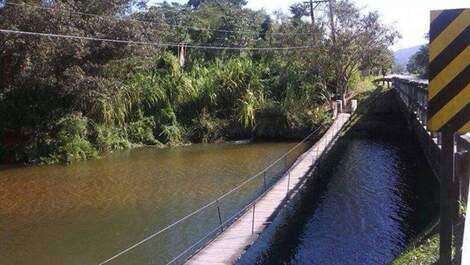 Ponte de acesso à praia, Rio Mococa 