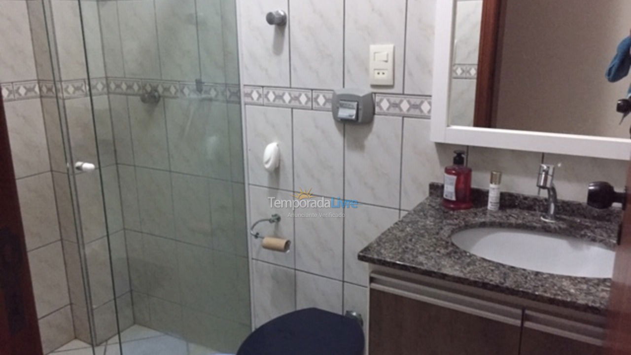 Apartamento para aluguel de temporada em Itapema (Meia Praia)