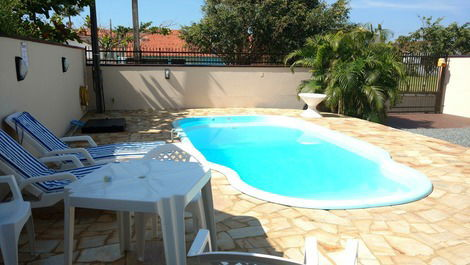 Single storey part with exclusive pool