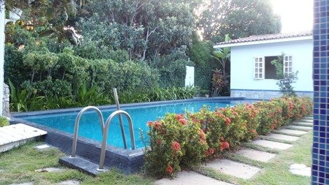 Casa 3 quartos, 7 pessoas, 1km da praia de Cabrália, Bahia.