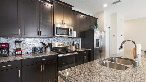 Beautiful House in Gated Community - Full Kitchen