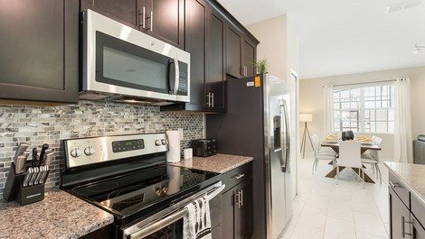 Luxury Condominium House - Great Location Close to the Parks