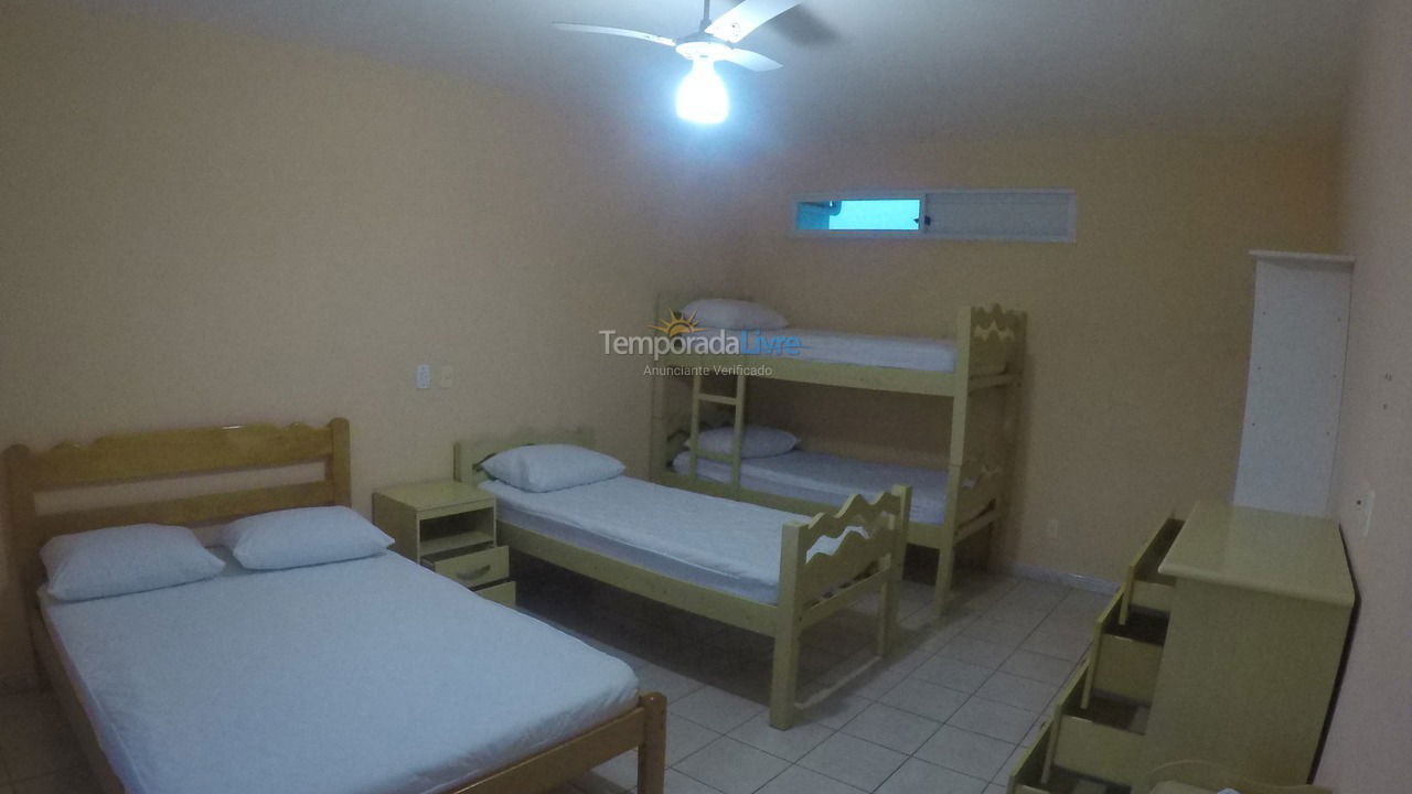 Casa para aluguel de temporada em Penha (Armaçao)