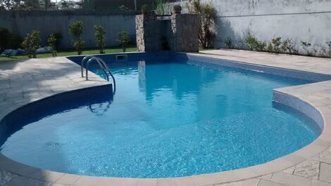 Blue house, townhouse with pool, 3 bedrooms, 50 meters from the beach