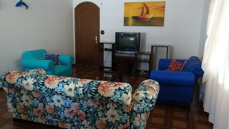 Blue house, townhouse with pool, 3 bedrooms, 50 meters from the beach