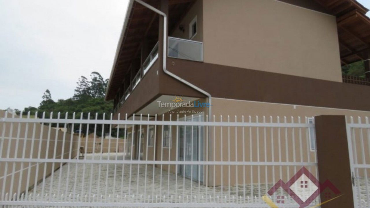 Casa para aluguel de temporada em Bombinhas (Praia de Zimbros)