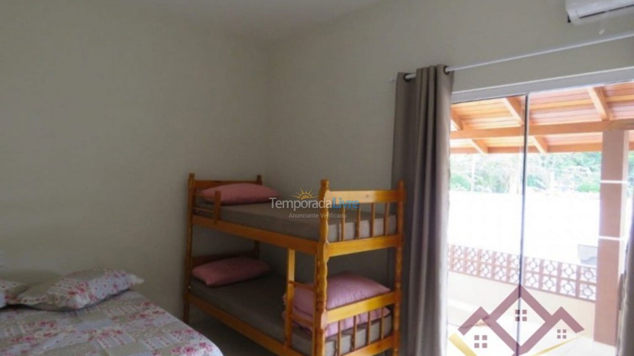 Casa para aluguel de temporada em Bombinhas (Praia de Zimbros)