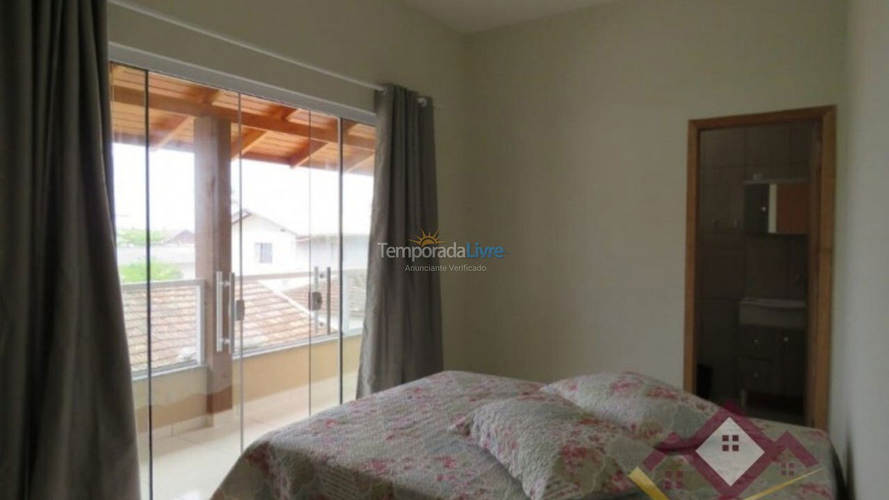 Casa para aluguel de temporada em Bombinhas (Praia de Zimbros)