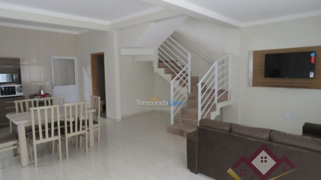 Casa para aluguel de temporada em Bombinhas (Praia de Zimbros)