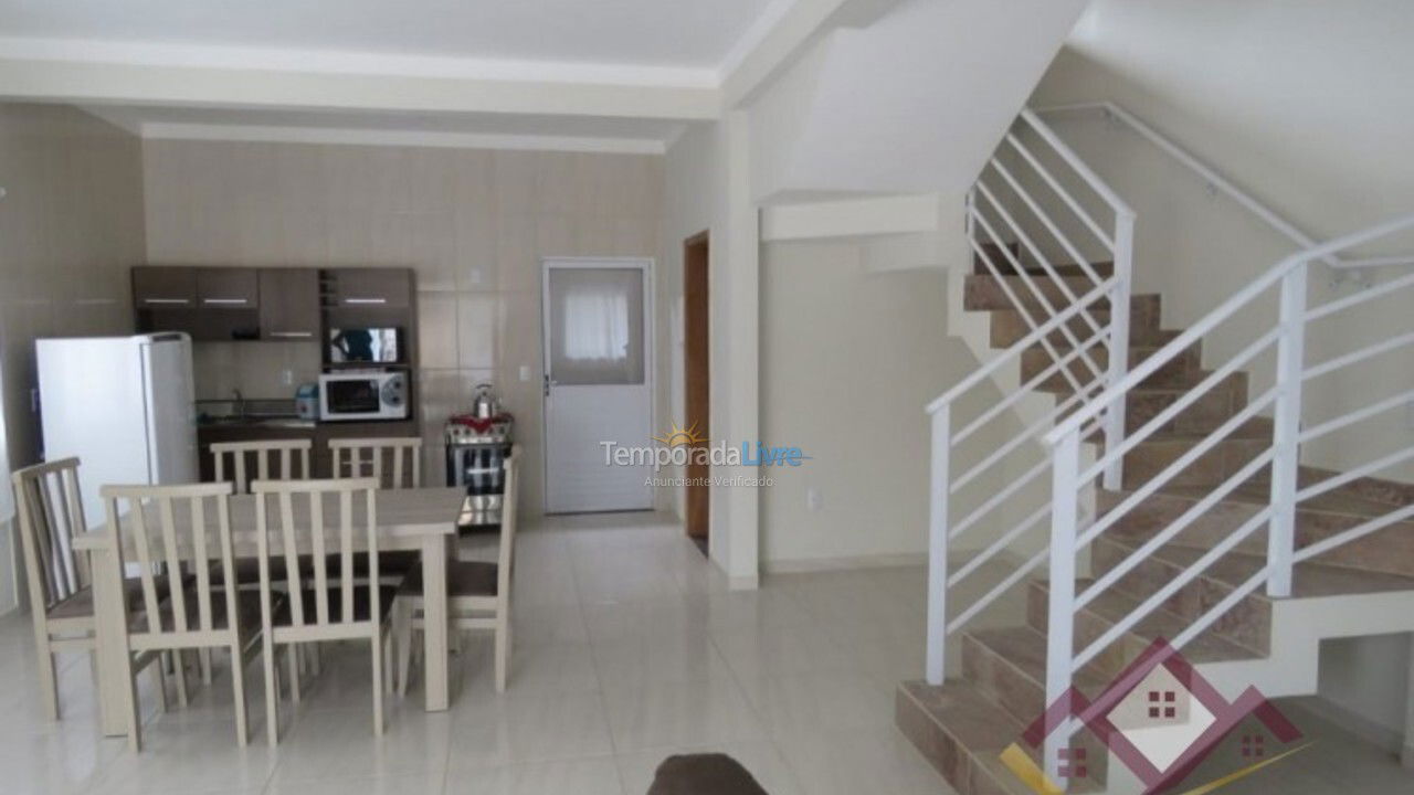 Casa para aluguel de temporada em Bombinhas (Praia de Zimbros)