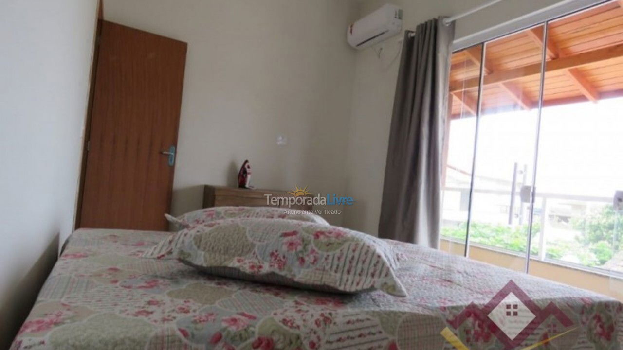 Casa para aluguel de temporada em Bombinhas (Praia de Zimbros)