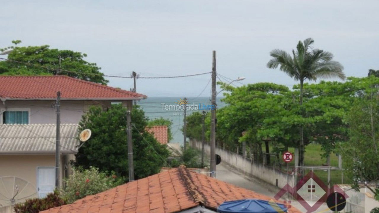Casa para aluguel de temporada em Bombinhas (Praia de Zimbros)