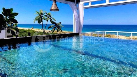 Ático con piscina privada frente al mar