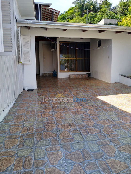 Casa para aluguel de temporada em Porto Belo (Perequê)