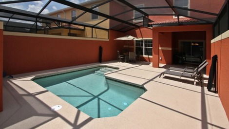 Beautiful House Located in Resort Style Condominium in Kissimmee