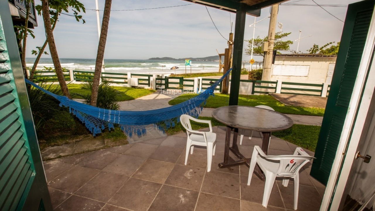 Casa para aluguel de temporada em Bombinhas (Praia de Bombas)