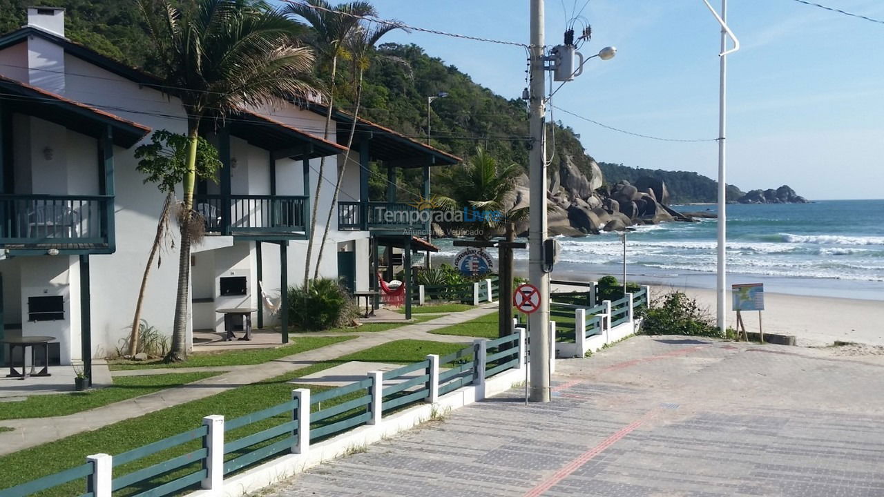 Casa para aluguel de temporada em Bombinhas (Praia de Bombas)