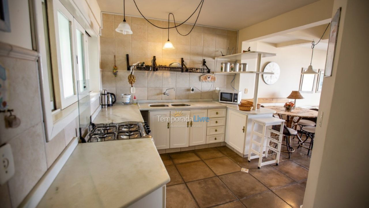 Casa para aluguel de temporada em Bombinhas (Praia de Bombas)