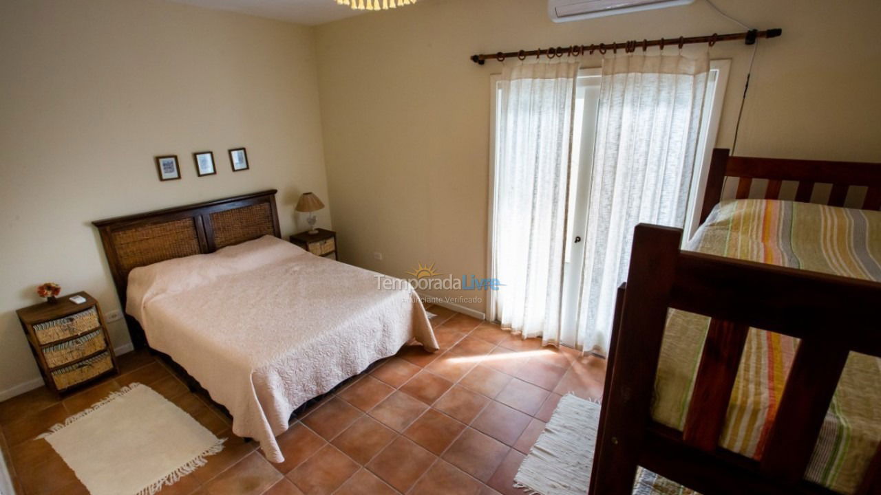 Casa para aluguel de temporada em Bombinhas (Praia de Bombas)