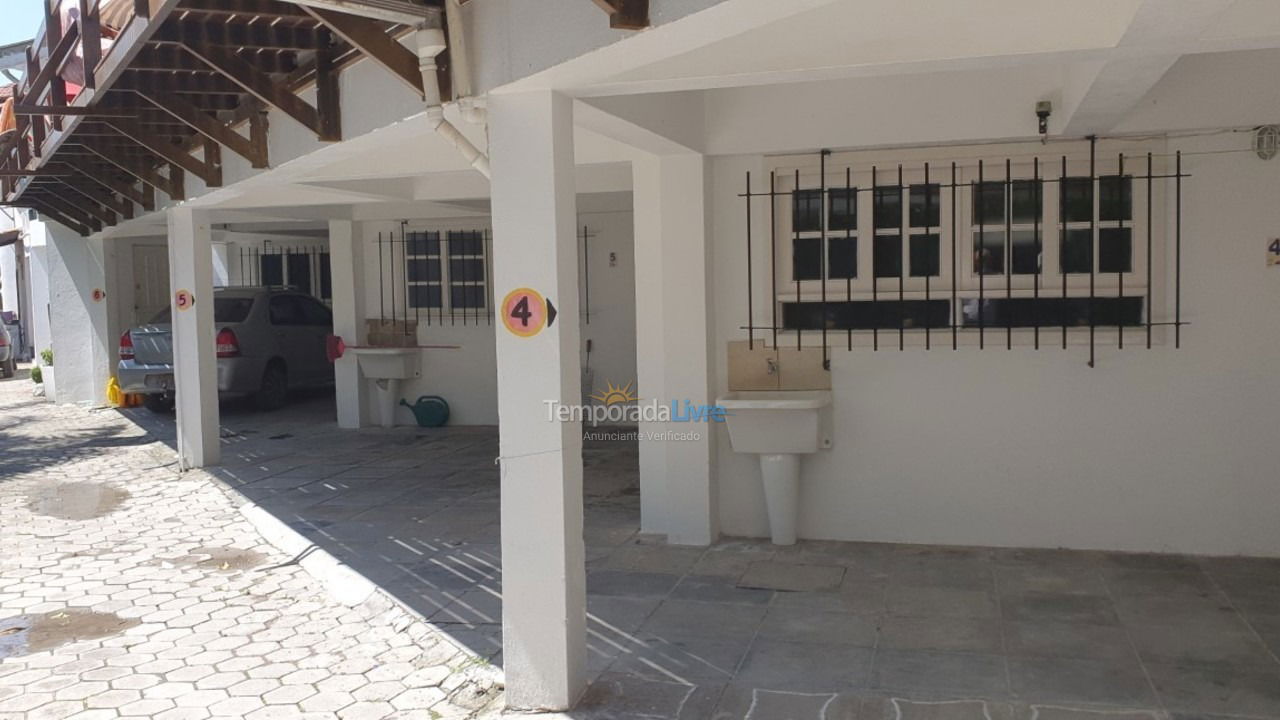 Casa para aluguel de temporada em Bombinhas (Praia de Bombas)