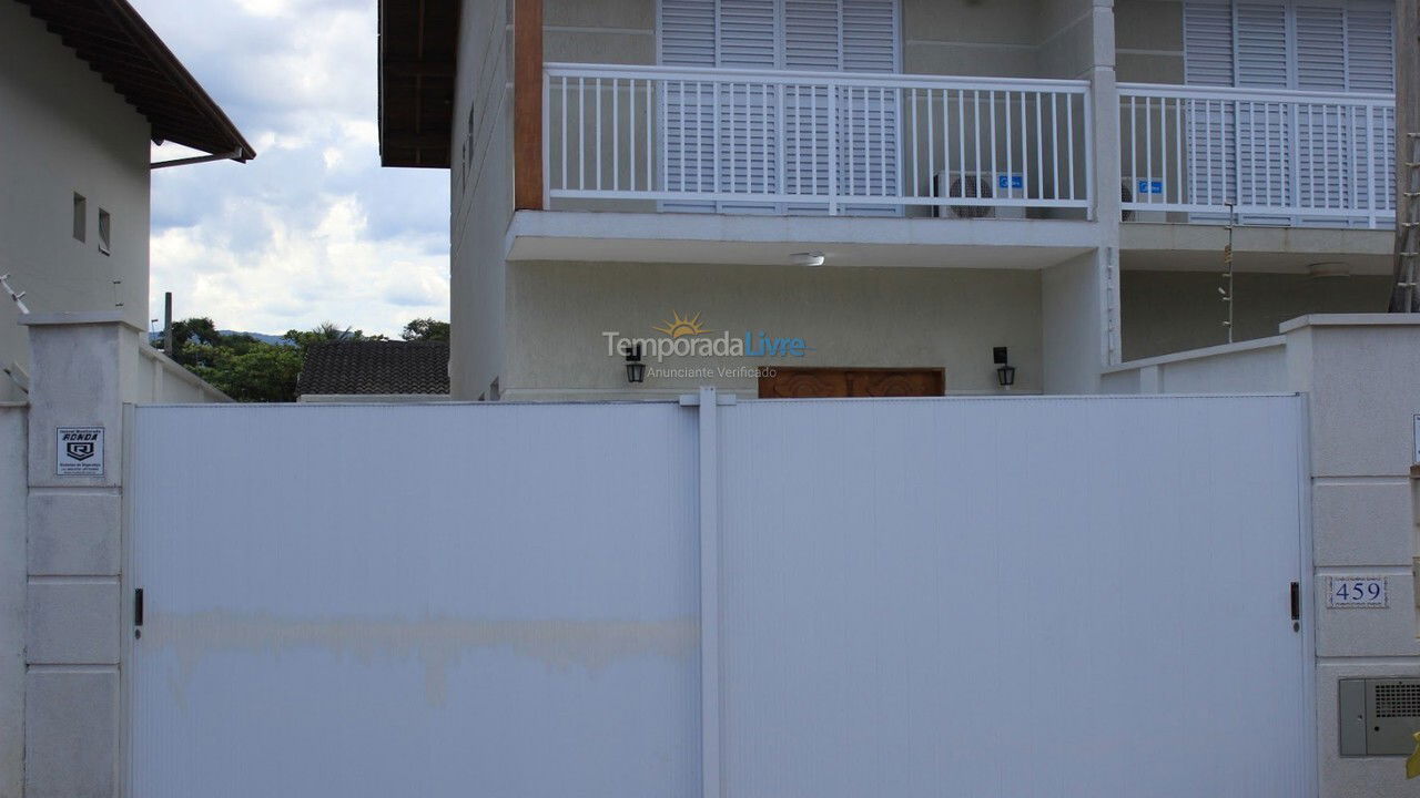 House for vacation rental in Ubatuba (Praia do Lázaro)