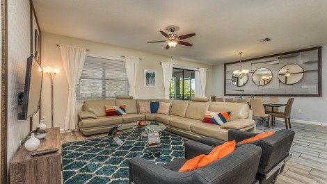 Spacious Home Sleeps Up To 22 Guests in Orlando