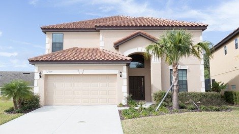 Live the American Dream in Orlando - Complete Vacation Home!