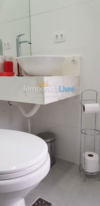 Apartamento para aluguel de temporada em Guarujá (Pitangueiras)