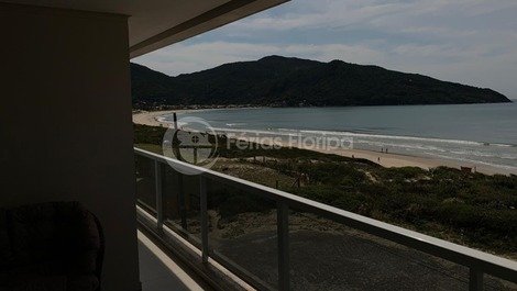 3 Bedroom Apartment, Sea Front with Pool
