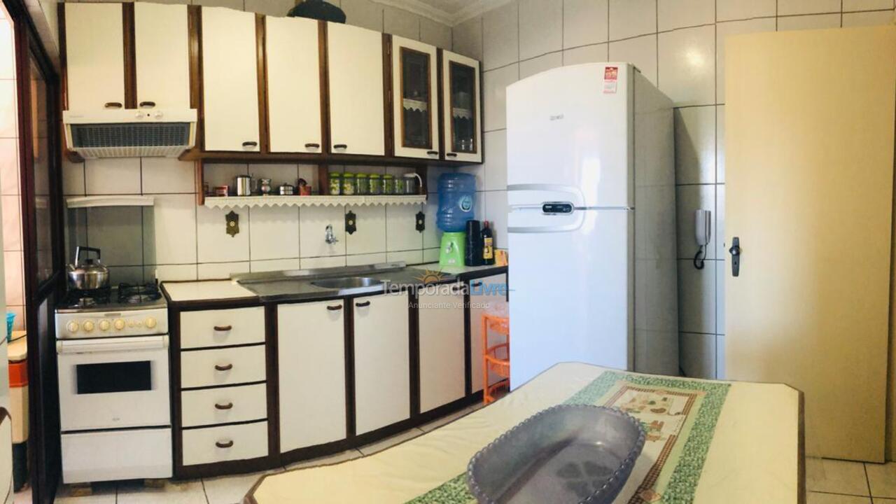 Apartamento para aluguel de temporada em Itapema (Meia Praia)