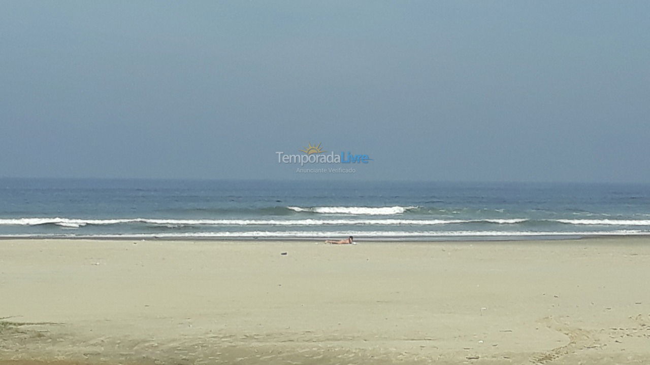 Casa para aluguel de temporada em Praia Grande (Vila Tupi)