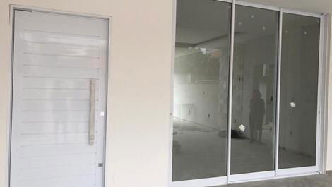 DISPONIVEL Casa próxima ao Calçadão praia Mariscal