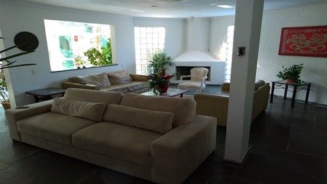 Casa espaçosa com 5 suites em Condomínio Fechado no Guarujá