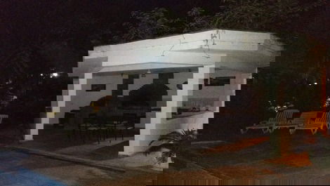Amplia casa con 5 suites en una comunidad cerrada en Guarujá