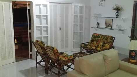 Single storey house, comfortable, 180m from the beach!