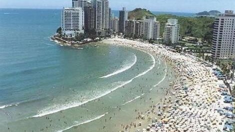 Apto pé na areia das Astúrias Guaruja