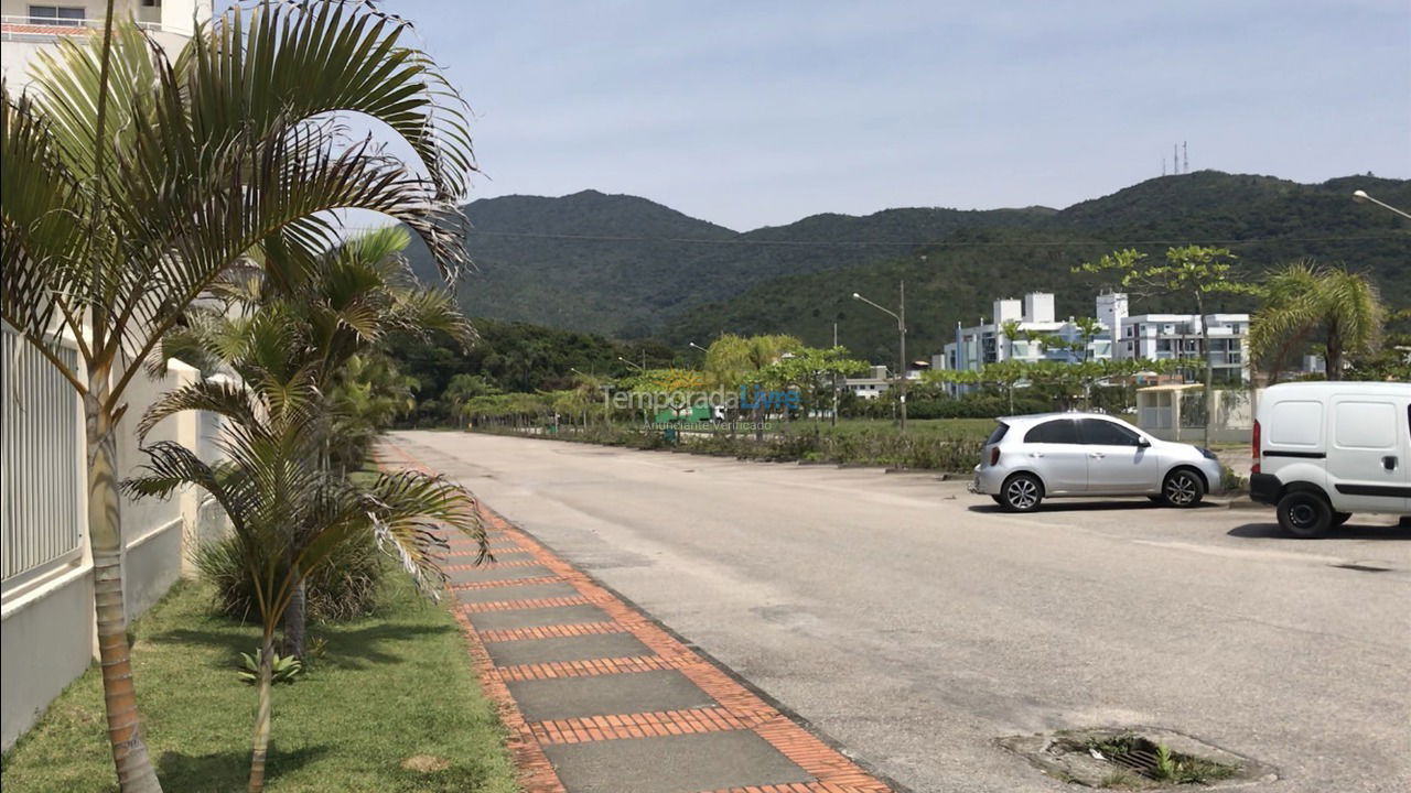 Apartamento para alquiler de vacaciones em Governador Celso Ramos (Praia de Palmas)