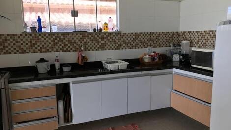Excellent house with pool and barbecue, bordering 70 m from the beach.