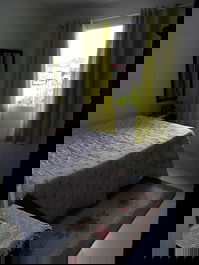 Quarto com cama de casal 