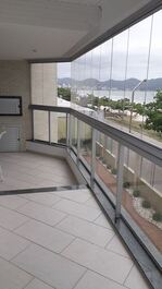 Apartamento frente Mar em Meia Praia Itapema SC