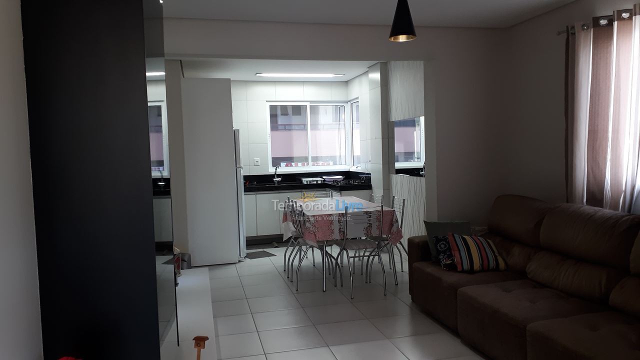 Apartamento para aluguel de temporada em Itapema (Meia Praia)