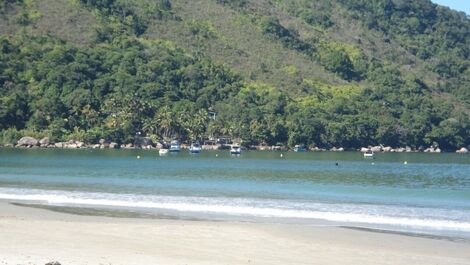 vista do lado esquerdo da Enseada, onde se encontra a prainha