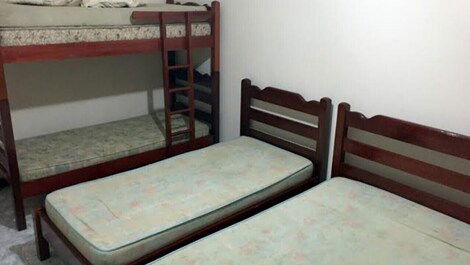 Quarto com 5 camas