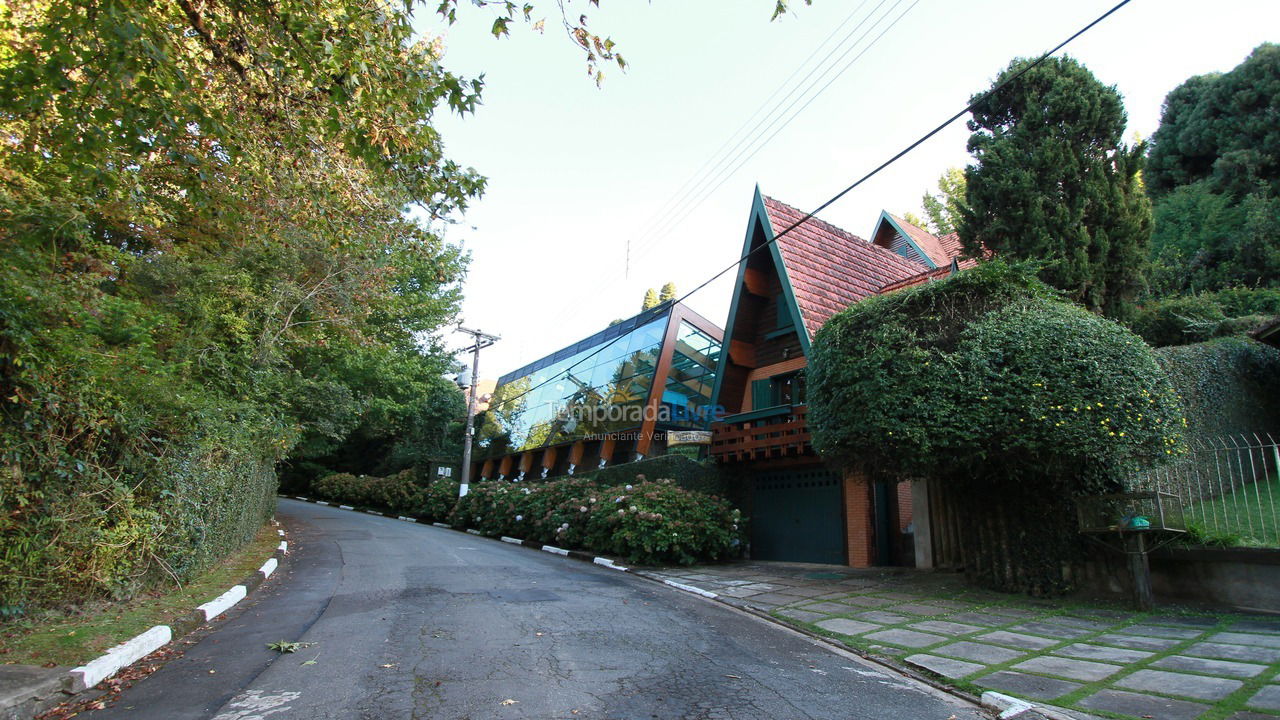 Casa para alquiler de vacaciones em Campos do Jordão (Alto do Capivari)