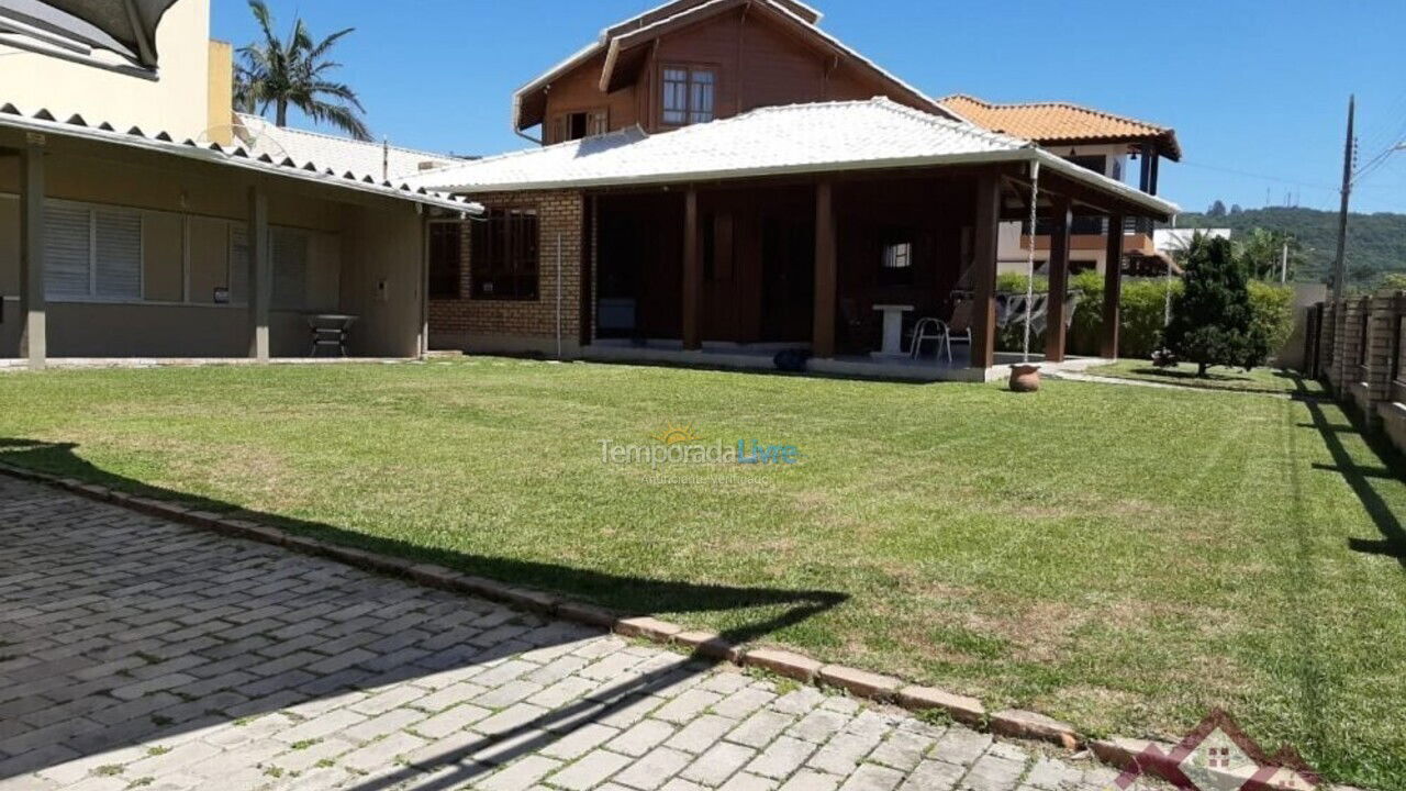 House for vacation rental in Bombinhas (Praia de Zimbros)