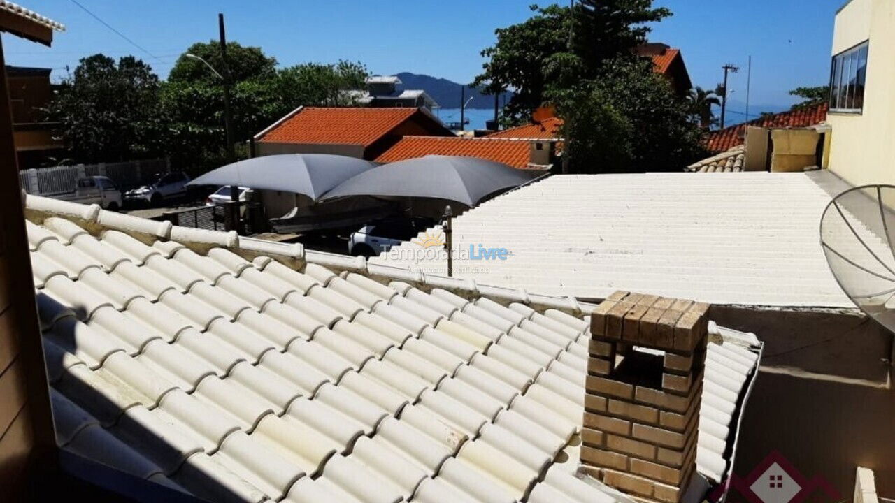 Casa para aluguel de temporada em Bombinhas (Praia de Zimbros)