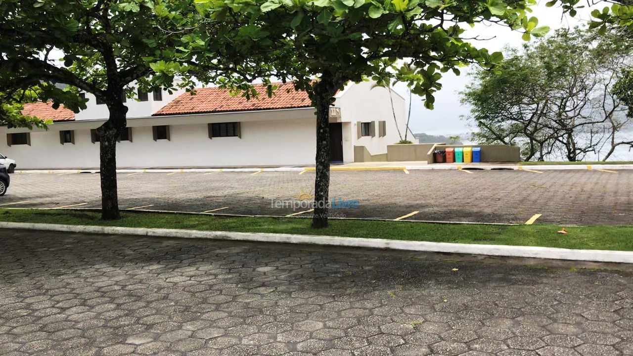 Apartamento para aluguel de temporada em Ubatuba (Praia das Toninhas)