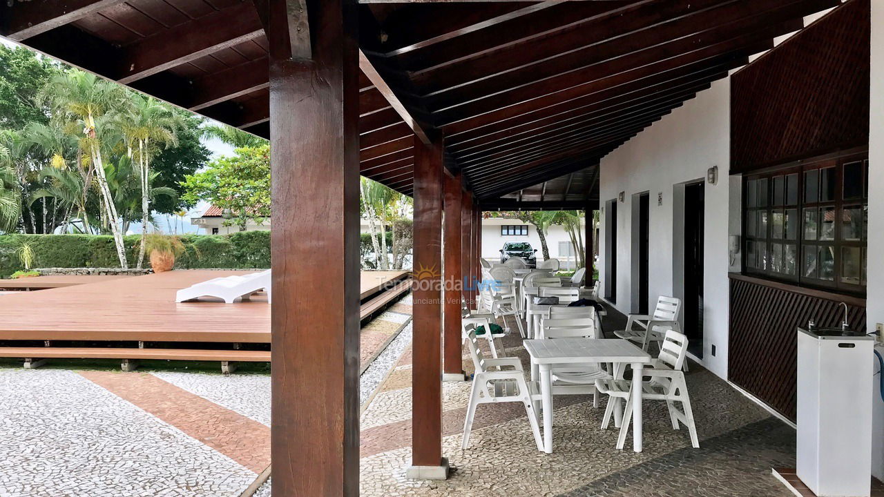 Apartamento para aluguel de temporada em Ubatuba (Praia das Toninhas)
