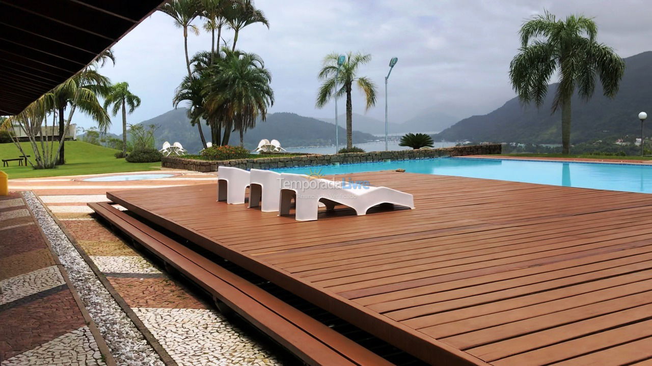 Apartamento para aluguel de temporada em Ubatuba (Praia das Toninhas)